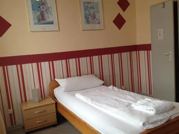 Hotel Neun 3/4 Celle Bagian luar foto